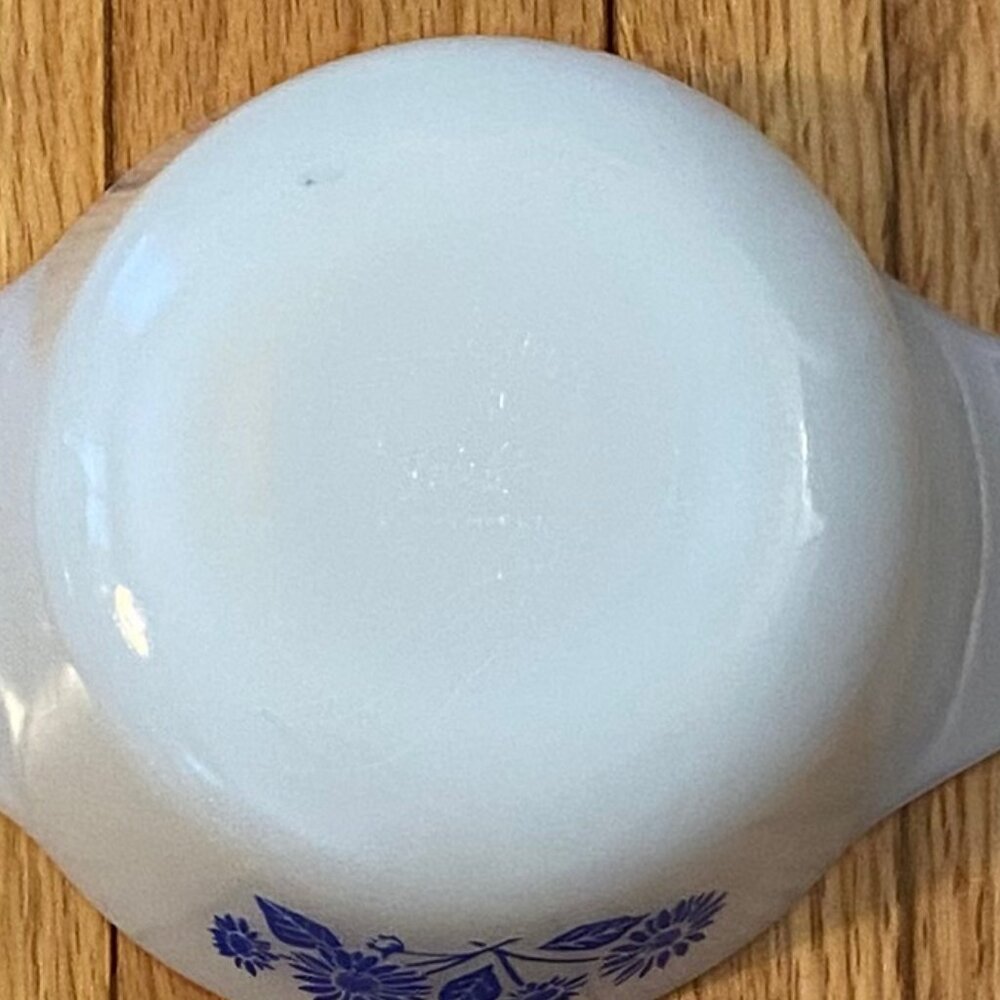 Vintage Milk GLASS Anchor Hocking Fire King Blue Cornflower 2 Bowls 120z w/lids - Picture 15 of 15